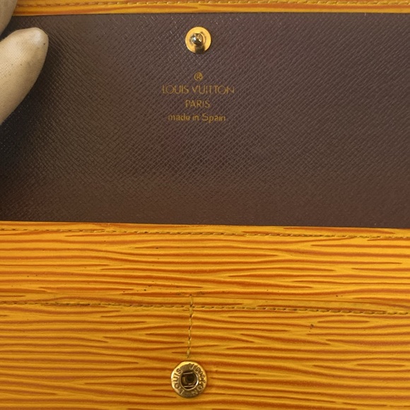 Louis Vuitton Sarah Wallet - Picture 10 of 10